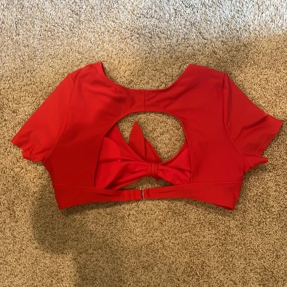 Xl Ehilaration swim top - Picture 2 of 4